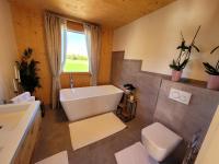 Łazienka w obiekcie Ferienwohnung Anna Salzburg Grödig