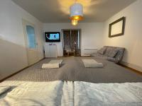 Łóżko lub łóżka w pokoju w obiekcie Corte Apartman