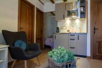 A kitchen or kitchenette at Apartamentos Top Medieval