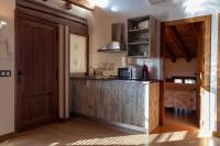 A kitchen or kitchenette at Apartamentos Top Medieval