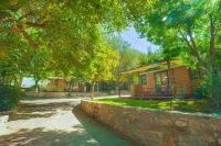 Armenistis Camping & Bungalowsにある庭