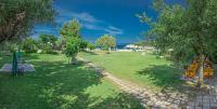 Armenistis Camping & Bungalowsにある庭