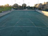 Tenis a/nebo squash v ubytování Apartamento Golf Rioja Alta nebo okolí