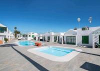 The swimming pool at or close to Apartamento Maresia