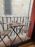 A balcony or terrace at Segundo Caballerias, junto a la catedral, Aire Acondicionado, Wifi