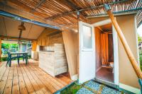 Armenistis Camping & Bungalowsにあるバルコニーまたはテラス