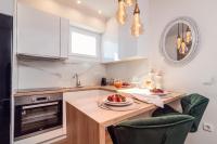 Kuchyňa alebo kuchynka v ubytovaní Maison Downtown Luxury Apartments!