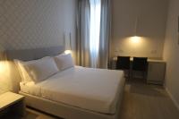 Łóżko lub łóżka w pokoju w obiekcie Cadorna Luxury Hotel