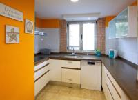 A kitchen or kitchenette at Frentemar 2 Deluxe