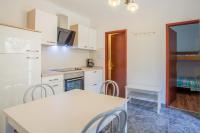 Kuchyň nebo kuchyňský kout v ubytování Apartment CRES 4249-2