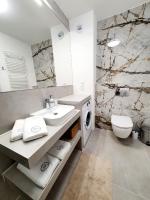 Kúpeľňa v ubytovaní Apartament Szyszka Izerski Resort - strefa z sauną