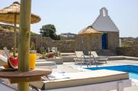 Bazén v ubytovaní Amperian Mykonos Suites & Villas alebo v jeho blízkosti