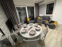 Posedenie v ubytovaní Całkowicie nowy Apartament przy plaży