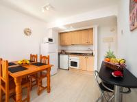 Kuchyňa alebo kuchynka v ubytovaní Apartment Coral Beach 03 by Interhome
