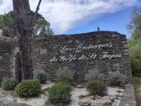 a brick wall with a sign that reads las performances in faith in ii flowers at les Restanques Du Golf de Saint Tropez, 83310 Grimaud, France Appartement in Grimaud
