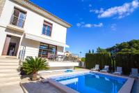 Bazén v ubytování Soleado chalet con Piscina, WIFI y A/C nebo v jeho okolí