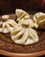 a group of dumplings on a wooden plate at Hotel & Restaurant Aragwi in Salzwedel
