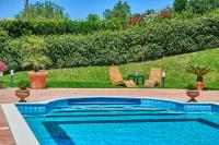 Basen w obiekcie Villa Dinira lub w pobliżu