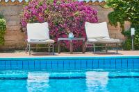 Basen w obiekcie Villa Dinira lub w pobliżu