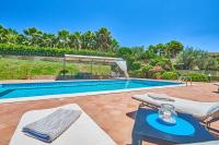 Basen w obiekcie Villa Dinira lub w pobliżu