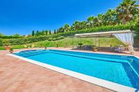 Basen w obiekcie Villa Dinira lub w pobliżu