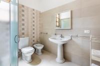 A bathroom at Paco House
