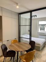 Postel nebo postele na pokoji v ubytování APARTAMENTY PIANO POLNA 28