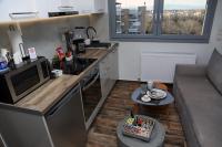 Kuchyň nebo kuchyňský kout v ubytování LA Larissa Luxury Apartments Dafne