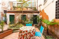 A garden outside Ca' Longhi