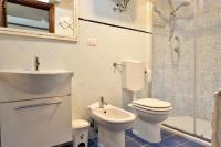 A bathroom at Villa Orrì