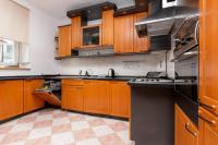 Kuchyňa alebo kuchynka v ubytovaní Duplex Apartment near the Airport by Noclegi Renters