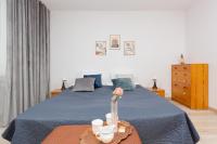 Posteľ alebo postele v izbe v ubytovaní Duplex Apartment near the Airport by Noclegi Renters