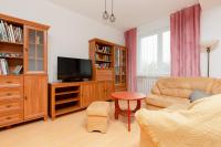 Televízia a/alebo spoločenská miestnosť v ubytovaní Duplex Apartment near the Airport by Noclegi Renters