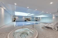 Der Swimmingpool an oder in der Nähe von Waterlane Riverside - SPA, Pool, Gym &amp; Parking by Downtown Apartments