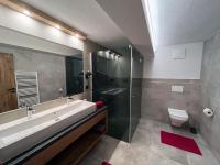 Kúpeľňa v ubytovaní Appartement Pension Strolz