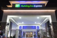 エリザベスにあるHoliday Inn Express - Newark Airport - Elizabeth by IHGのハリウッド イン エクスプレス サイン オブ オブ ビル