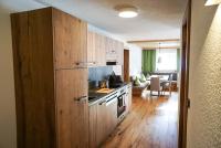 Televízia a/alebo spoločenská miestnosť v ubytovaní Appartement Pension Strolz