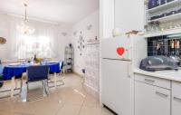 Kuchnia lub aneks kuchenny w obiekcie House Noa