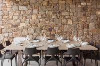 Reštaurácia alebo iné gastronomické zariadenie v ubytovaní The Mykonist Executive Villa Elia Beach