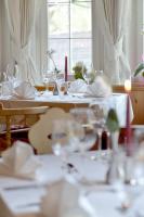 Reštaurácia alebo iné gastronomické zariadenie v ubytovaní Hotel Gasthof Brücke
