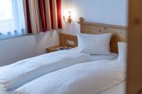 Łóżko lub łóżka w pokoju w obiekcie Hotel Similaun