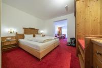 Łóżko lub łóżka w pokoju w obiekcie Hotel Similaun