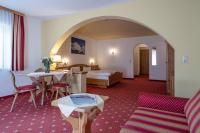 Łóżko lub łóżka w pokoju w obiekcie Hotel Similaun