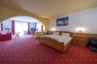 Łóżko lub łóżka w pokoju w obiekcie Hotel Similaun