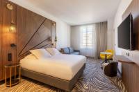 Hôtel Apollinaire Niceにあるベッド