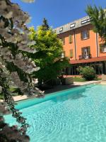 Basen w obiekcie Hotel Milano Pool & Garden lub w pobliżu