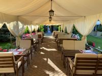 Restauracja lub miejsce do jedzenia w obiekcie Hotel Milano Pool & Garden