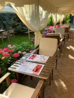 Ogród w obiekcie Hotel Milano Pool & Garden