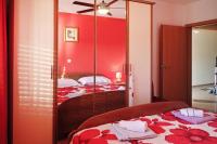 Posteľ alebo postele v izbe v ubytovaní Apartment in Jasenice Rovanjska near the beach