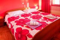 Posteľ alebo postele v izbe v ubytovaní Apartment in Jasenice Rovanjska near the beach